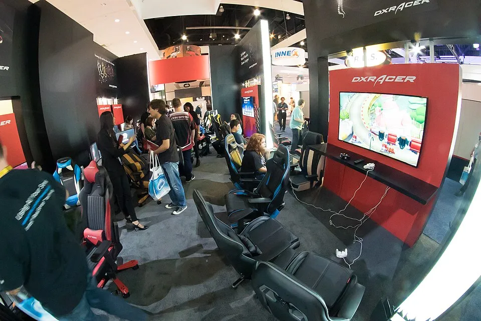 Hình minh họa: Nhược Điểm Của Ghế Gaming Giá Rẻ: Từ Đau Lưng Đến Gò Bó Vai Hình minh họa: Nhược Điểm Của Ghế Gaming Giá Rẻ: Từ Đau Lưng Đến Gò Bó Vai