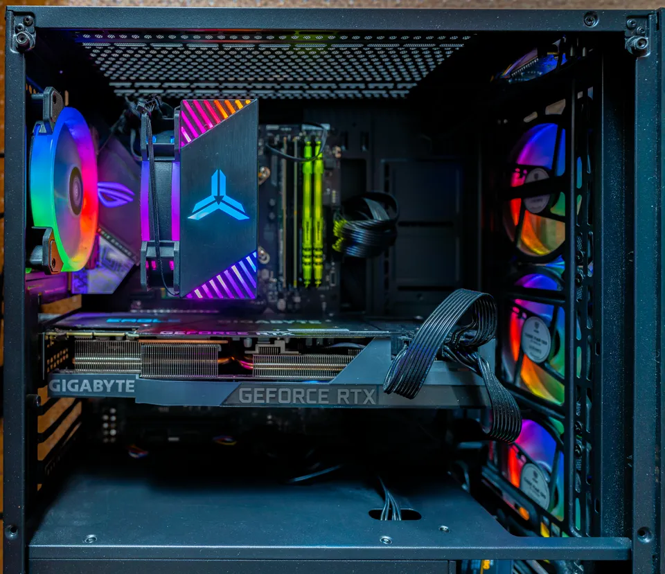 Hình minh họa: Tính Di Động và Khả Năng Nâng Cấp: Điểm Khác Biệt Giữa Laptop và Desktop Hình minh họa: Tính Di Động và Khả Năng Nâng Cấp: Điểm Khác Biệt Giữa Laptop và Desktop